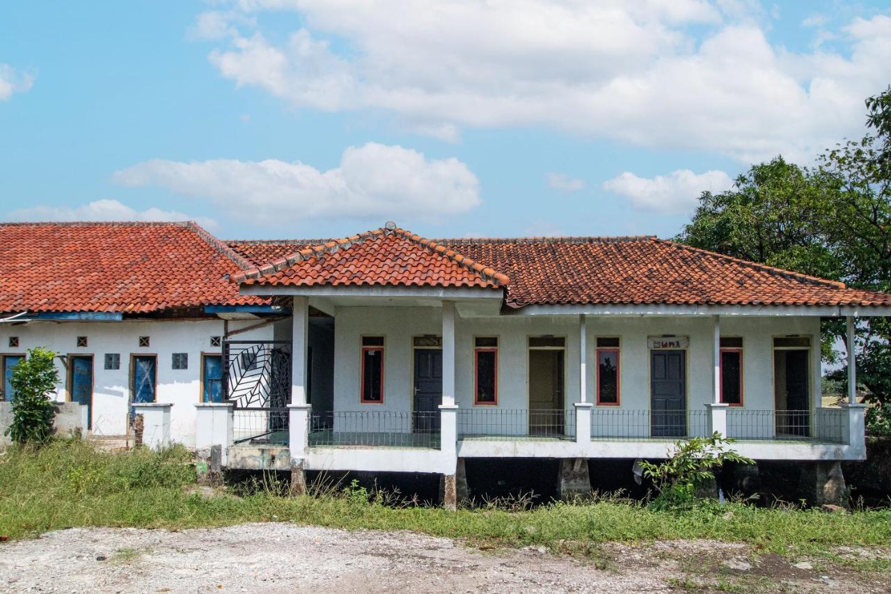 Отель Spot On 92832 Al Mahira Syariah Маяленгка Экстерьер фото